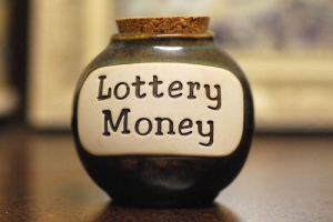 lottery-money by Lisa Brewster @ flickr